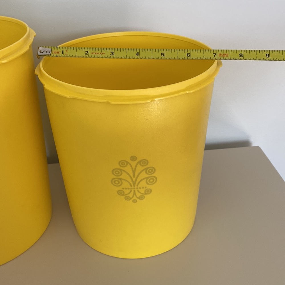 Vintage large yellow Tupperware containers set of 2 - Picture 10 of 11
